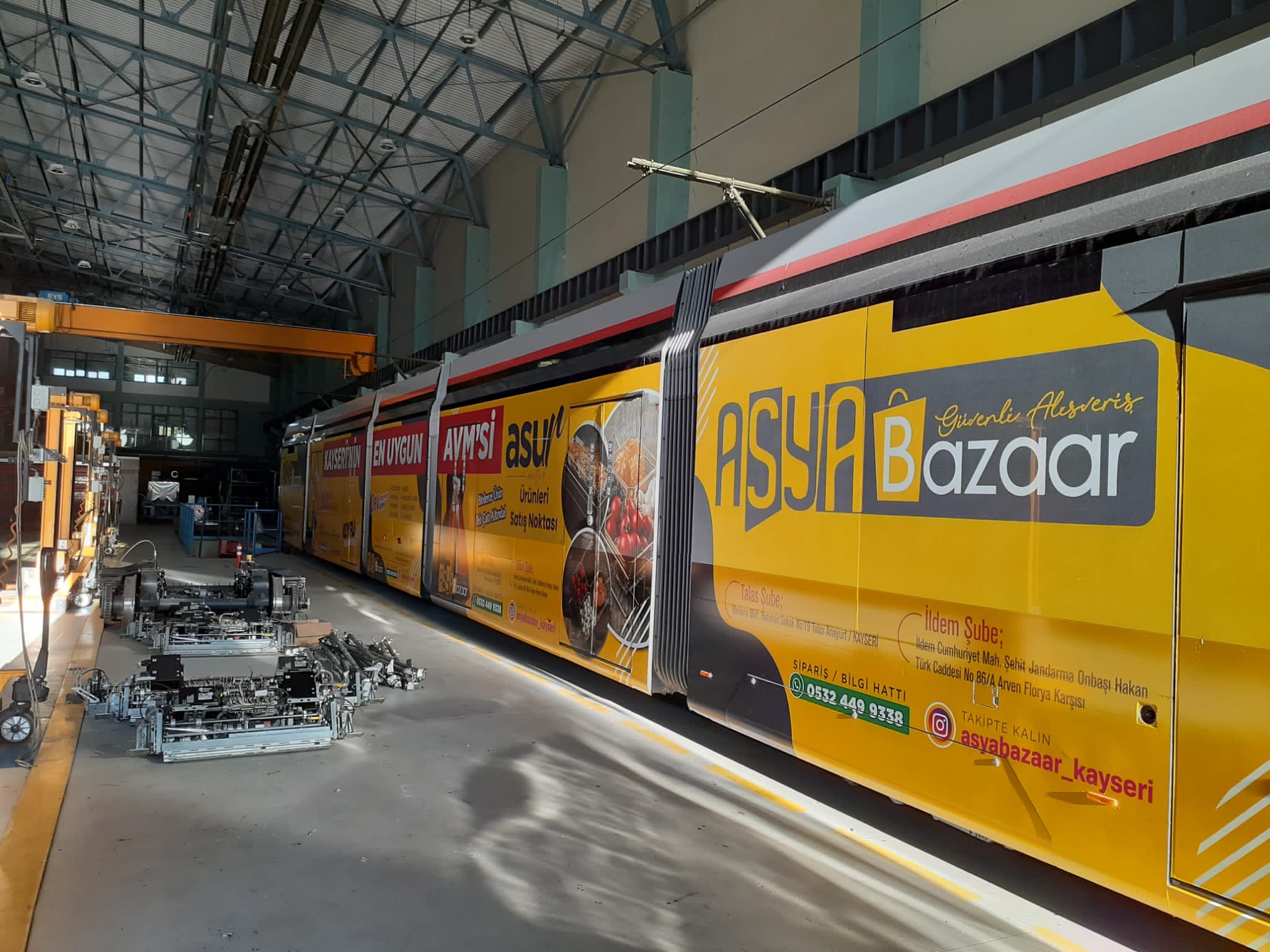Tramvay bakım alanında reklam kaplama uygulaması